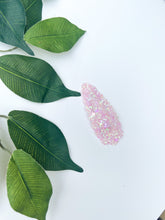 Load image into Gallery viewer, Geometric Pink Shapes Chunky Glitter Snap Clips
